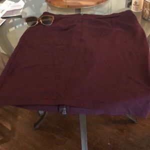 Garnet back zipper skirt